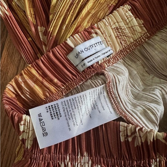 Urban Outfitters Orange & Yellow Pleated Floral Plisse Wide Leg Cropped Pants - Picture 5 of 7